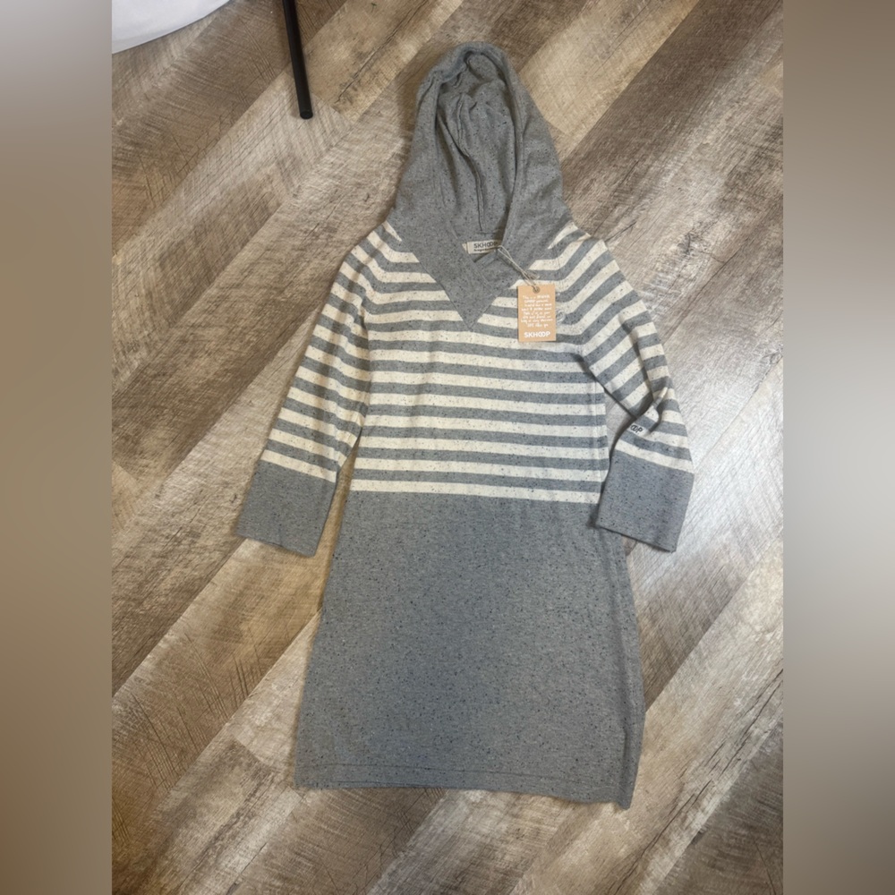SKHOOP hooded dress, grey knit- NWT, pilled texture fabric